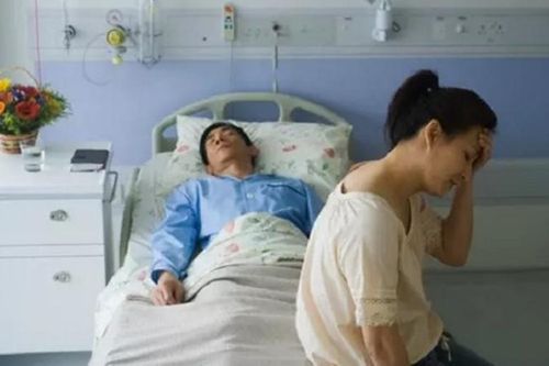 Sau lần bị tai biến, chồng cũ muốn quay lại với mẹ con tôi