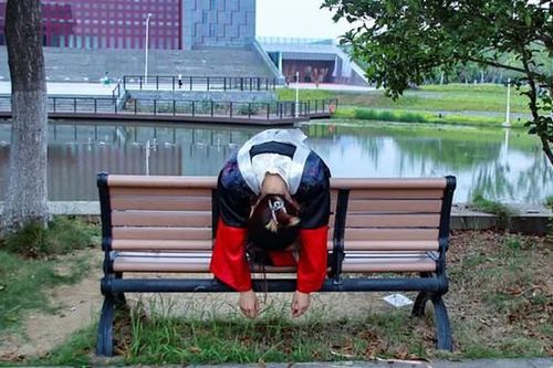 Sự thật đáng buồn phía sau bộ ảnh kỷ yếu 'giả chết' của sinh viên Trung Quốc
