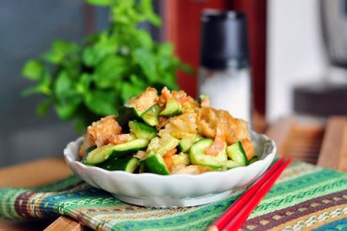 Quẩy trộn dưa chuột làm đơn giản mà ngon miệng mát lành cho bữa sáng