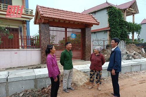 Những bí thư chi bộ gương mẫu học và làm theo Bác