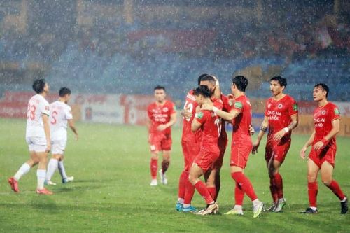 Ngôi đầu đổi chủ