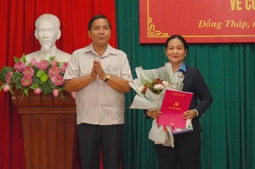 Trao quyết định nghỉ hưu cho Phó Chủ tịch Liên đoàn Lao động tỉnh