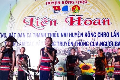 'Tiếp lửa' tình yêu với dân ca