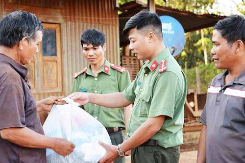 Vì bình yên buôn làng - Kỳ 1: 'Bão ngầm' vượt biên