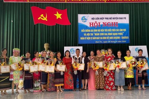 Đak Pơ: 16 gia đình tiêu biểu trên các lĩnh vực được biểu dương