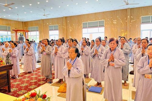 Quảng Nam: Gần 450 Phật tử tham gia đạo tràng tu Bát Quan trai cụm Đông