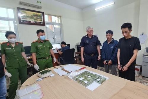 Hải quan Cao Bằng đồng chủ trì bắt giữ vụ mua bán 10 bánh heroin