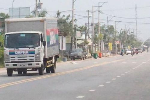 'Nhức mắt' khi hàng xóm đeo dây chuyền vàng trĩu cổ, đêm khuya cầm gậy mai phục