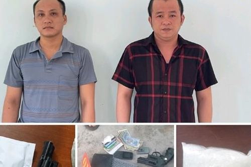 Thủ súng đi mua ma túy về nhà trọ bán kiếm lời