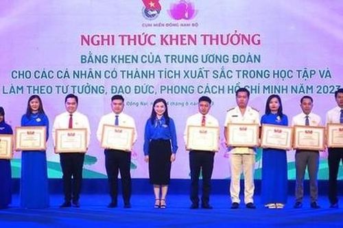Tuyên dương 165 gương 'Thanh niên tiên tiến làm theo lời Bác'