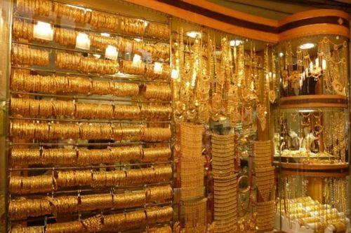 Bên trong những nơi bày la liệt, mua bán vàng và kim cương như rau