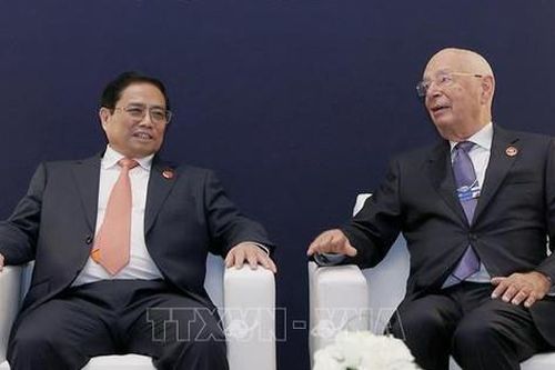 Thủ tướng Phạm Minh Chính tiếp nhà sáng lập Diễn đàn Kinh tế thế giới