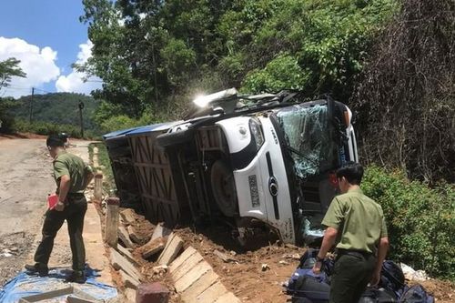 Hé lộ nguyên nhân xe khách chở CLB trẻ Quảng Nam bị lật khiến 4 người thương vong