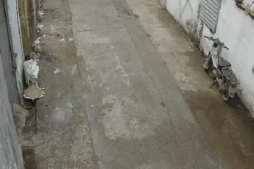 Bất ngờ lao từ nhà ra đường, nam thanh niên bị xe tải tông tử vong