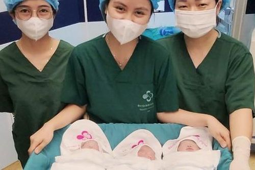 Sản phụ mang 3 thai tự nhiên vô cùng hiếm gặp