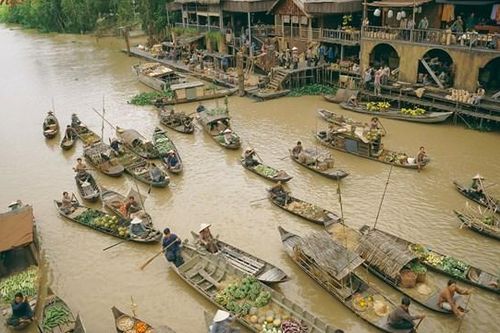 Điện ảnh vắng bóng phim Việt