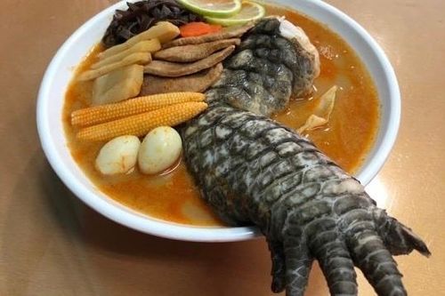 Bát mì chân cá sấu ở Đài Loan