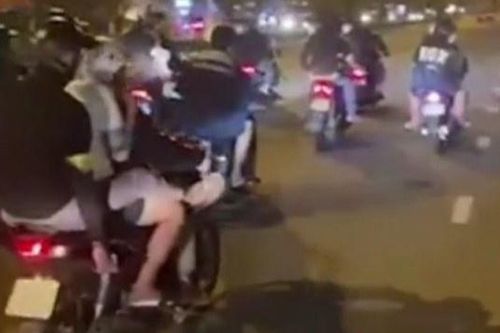 Triệu tập nhóm đi xe máy mang hung khí làm náo loạn bãi biển ở Hà Tĩnh