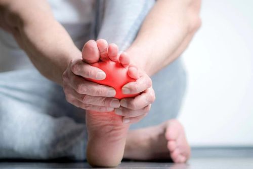 Rung chân có phải là bệnh?