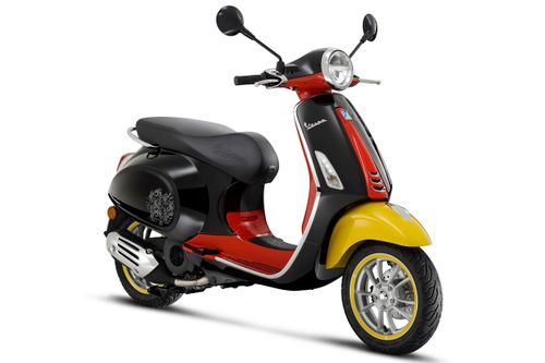 Cận cảnh Vespa Primavera phiên bản chuột Mickey