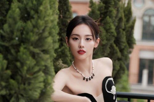 Trương Gia Nghê liên tục thay đổi ở tuổi 36