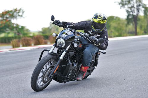 Cầm lái Harley-Davidson trên đường đua: Lạ lẫm, không dành cho số đông