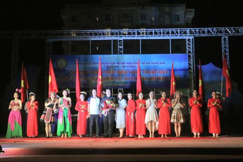 Liên đoàn Xiếc Việt Nam biểu diễn tại huyện đảo Cô Tô