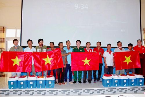 Đồng hành cùng ngư dân nghèo khu vực biên giới biển Sóc Trăng