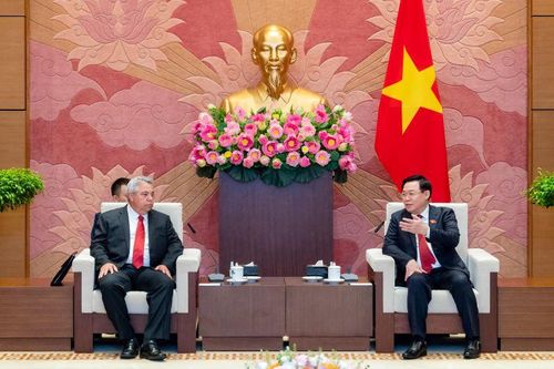 Chủ tịch Quốc hội tiếp Tổng Thư ký Trung tâm Những người lao động Cuba