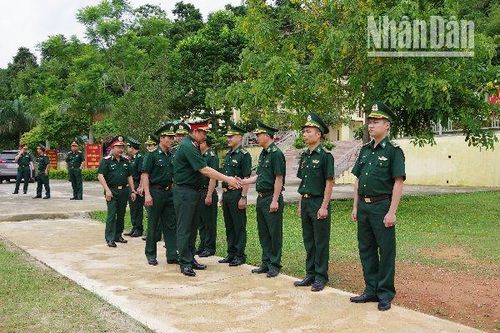Thượng tướng Huỳnh Chiến Thắng kiểm tra công tác biên phòng tại Sơn La