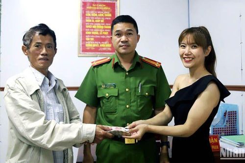Vụ phát hiện hàng chục triệu đồng ở trụ ATM: Đã trao trả cho chủ nhân