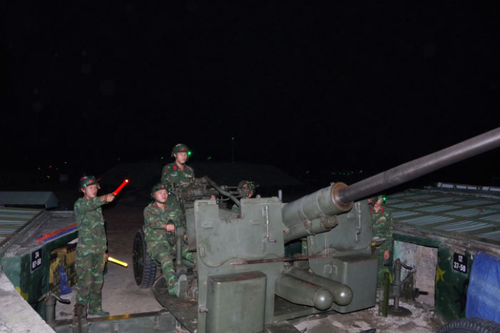 Tăng cường huấn luyện đêm, sát thực tế chiến đấu