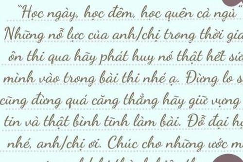 Tình nguyện viên dành hàng nghìn lời chúc tặng thí sinh thi tốt nghiệp THPT