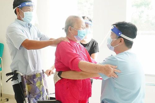 Covid-19 trở thành dịch truyền nhiễm nhóm B: Vừa mừng - vừa lo!