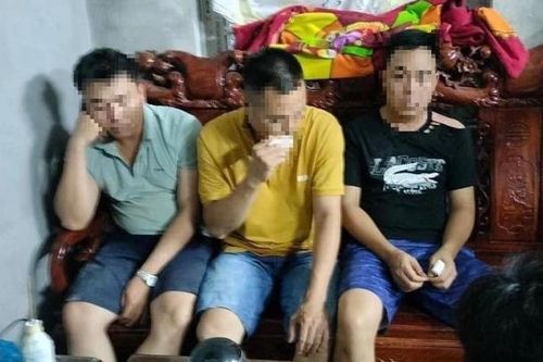Khởi tố vụ án, tước danh hiệu CAND 3 cán bộ bắn dê của dân