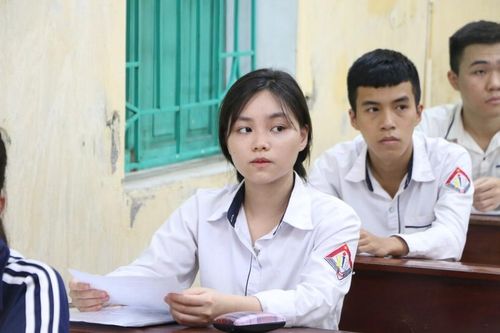 Những khoảnh khắc đáng nhớ trong ngày làm thủ tục thi tốt nghiệp