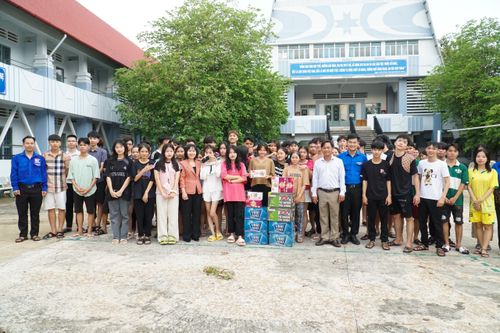 Băng rừng đưa 92 thí sinh đi thi tốt nghiệp THPT