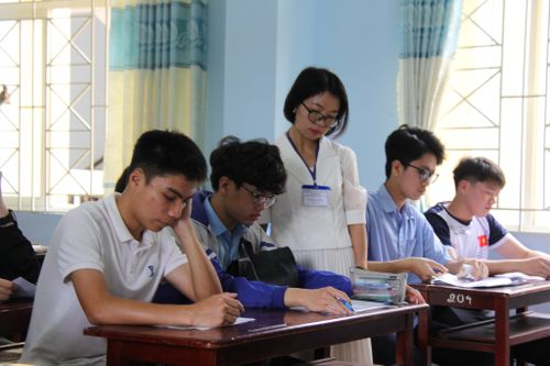 Đề nghị đặc cách tốt nghiệp cho 7 thí sinh Gia Lai nhập viện
