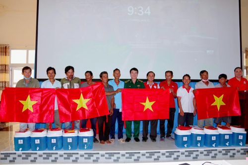 Chương trình 'An toàn cho ngư dân nghèo, khó khăn' khu vực biên giới biển Sóc Trăng