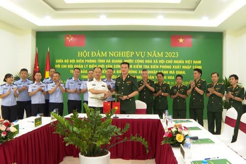 BĐBP Hà Giang hội đàm nghiệp vụ với Chi đội quản lý biên giới Văn Sơn
