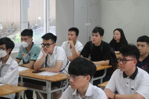 Hơn 98% thí sinh đến làm thủ tục dự thi