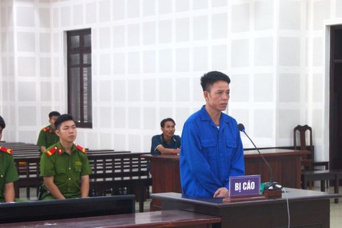 Cầm rựa trả thù vì anh trai bị đánh, em lĩnh án 8 năm tù