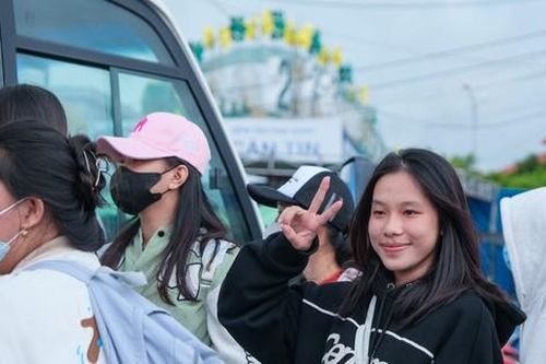 Hàng trăm thí sinh ở Kiên Giang vượt biển vào đất liền thi tốt nghiệp THPT