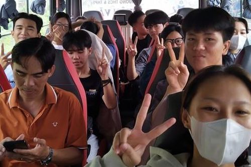 Thầy trò huyện xa xôi ở Cà Mau khăn gói sang huyện khác dự thi