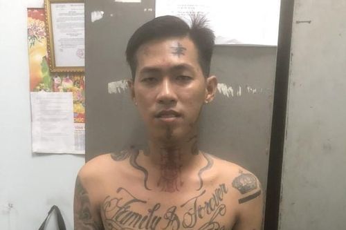Mang súng tìm đối thủ nhưng bắn nhầm người