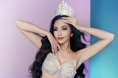 Hoa hậu Ngọc Châu khoe dáng đồng hồ cát