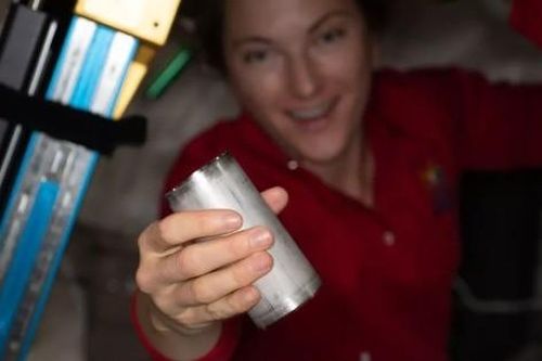 NASA tái chế thành công nước tiểu và mồ hôi của phi hành đoàn trạm vũ trụ ISS