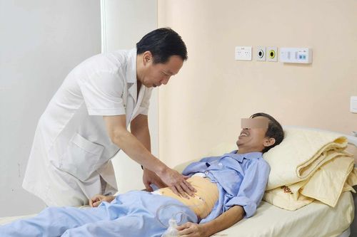 Cắt bỏ khối u nặng 5,5kg bao trùm toàn bộ thận trái 1 bệnh nhân