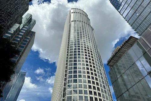Khi các tòa nhà văn phòng bỏ không trở thành 'quả bom nợ' hẹn giờ
