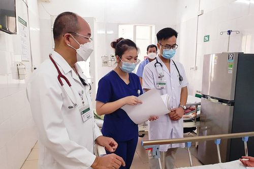Sốt xuất huyết biến chứng nặng do chủ quan